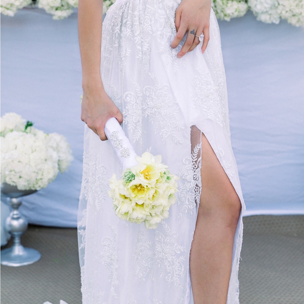 Brianne
Lace Skirt Front Slits One Shoulder